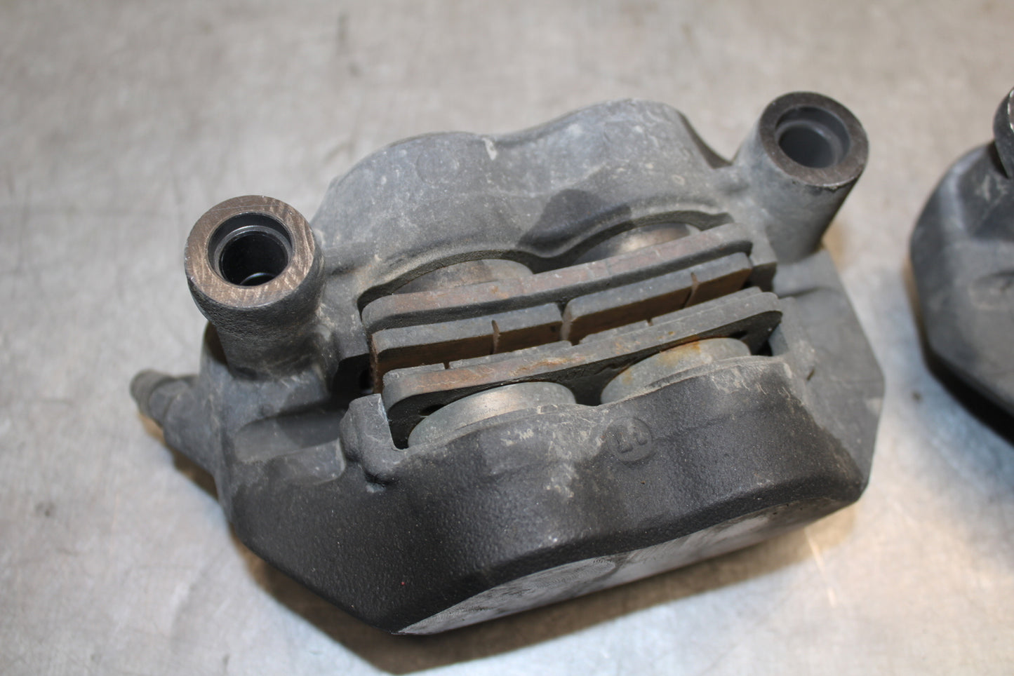 19-23 KAWASAKI NINJA ZX6R RIGHT LEFT FRONT BRAKE CALIPER SET PAIR CALIPERS BB701