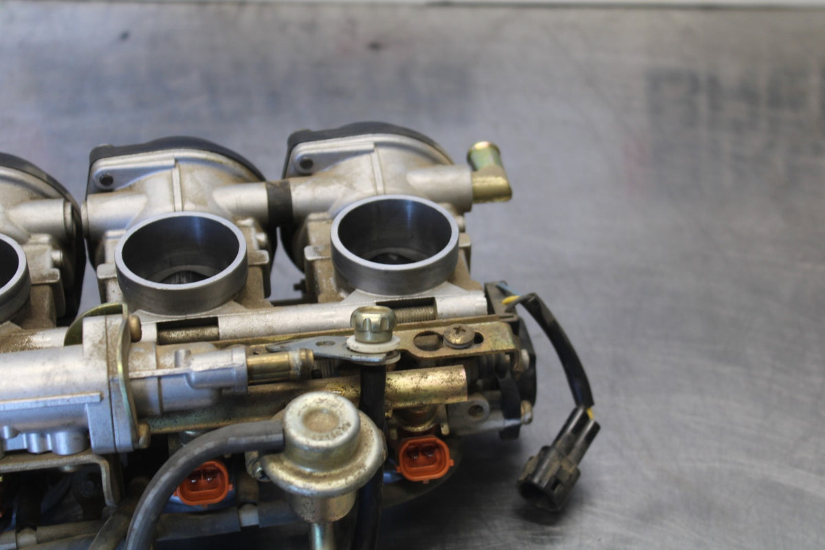 03-04 YAMAHA YZF R6 MAIN FUEL INJECTORS / THROTTLE BODIES BB890
