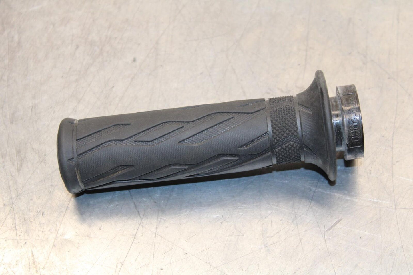 2017 Suzuki GSXR600 RIGHT THROTTLE GRIP 57110-21H02 BB598