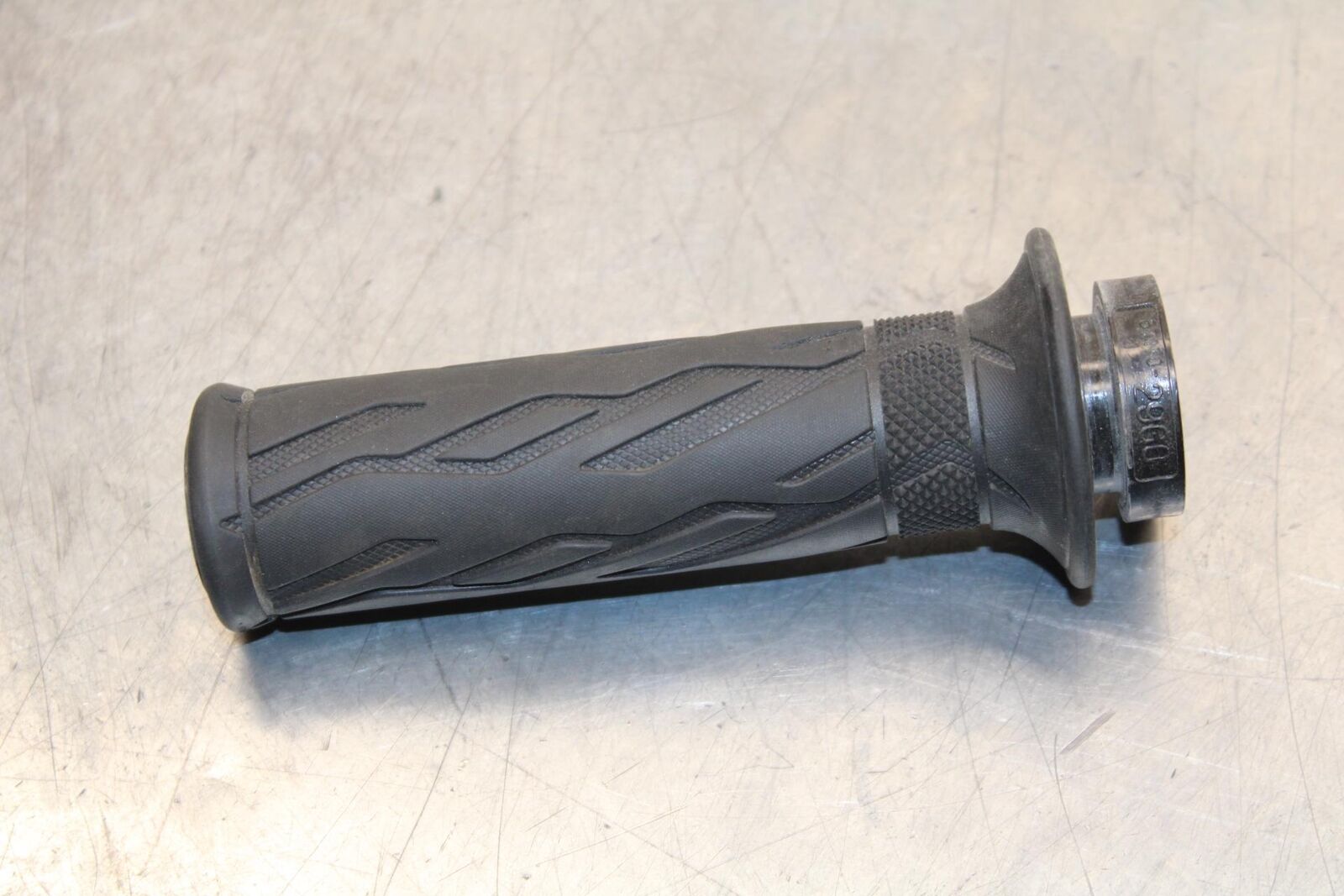 2017 Suzuki GSXR600 RIGHT THROTTLE GRIP 57110-21H02 BB598