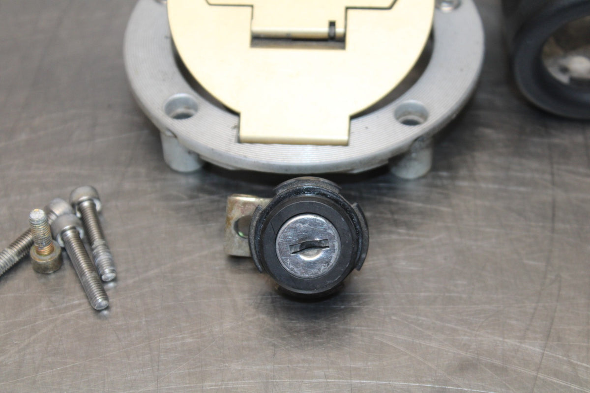 05 DUCATI SUPERSPORT 800 IGNITION LOCK KEY SET W/ GAS CAP AND SEAT LOCK BB913