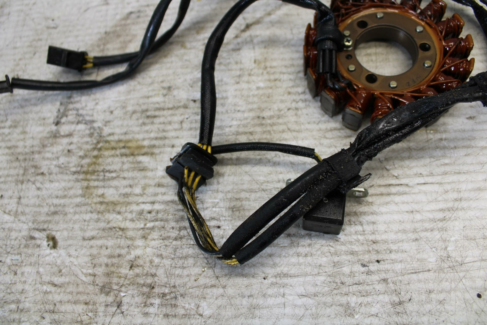 90-07 KAWASAKI ZZR 250 STATOR GENERATOR ALTERNATOR MAGNETO BB298