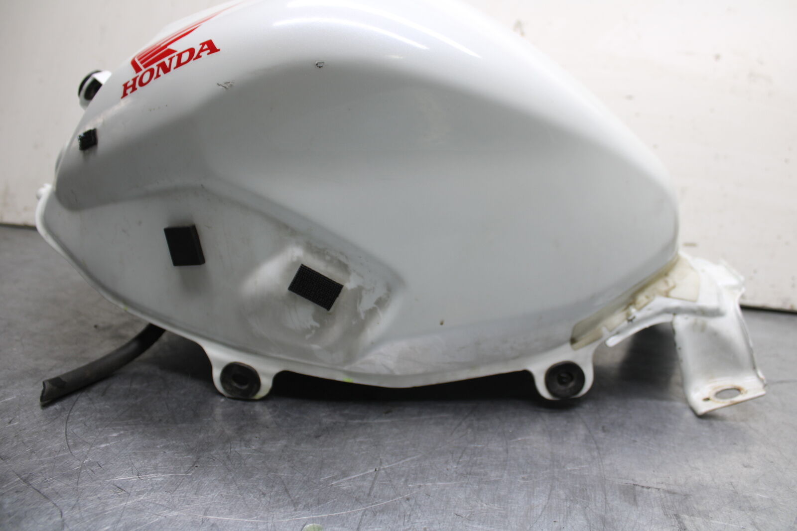 15-16 HONDA CB300F GAS TANK FUEL CELL PETROL RESERVOIR BB740