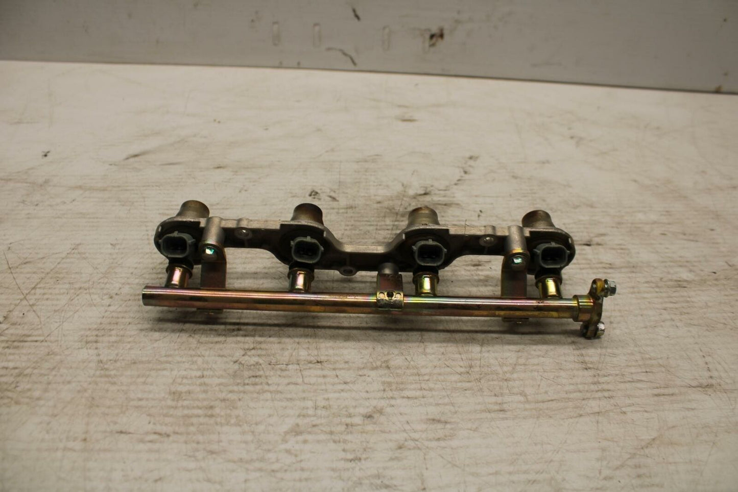 05-06 HONDA CBR600RR SECONDARY FUEL INJECTORS TOP AIRBOX GAS RAIL BB307