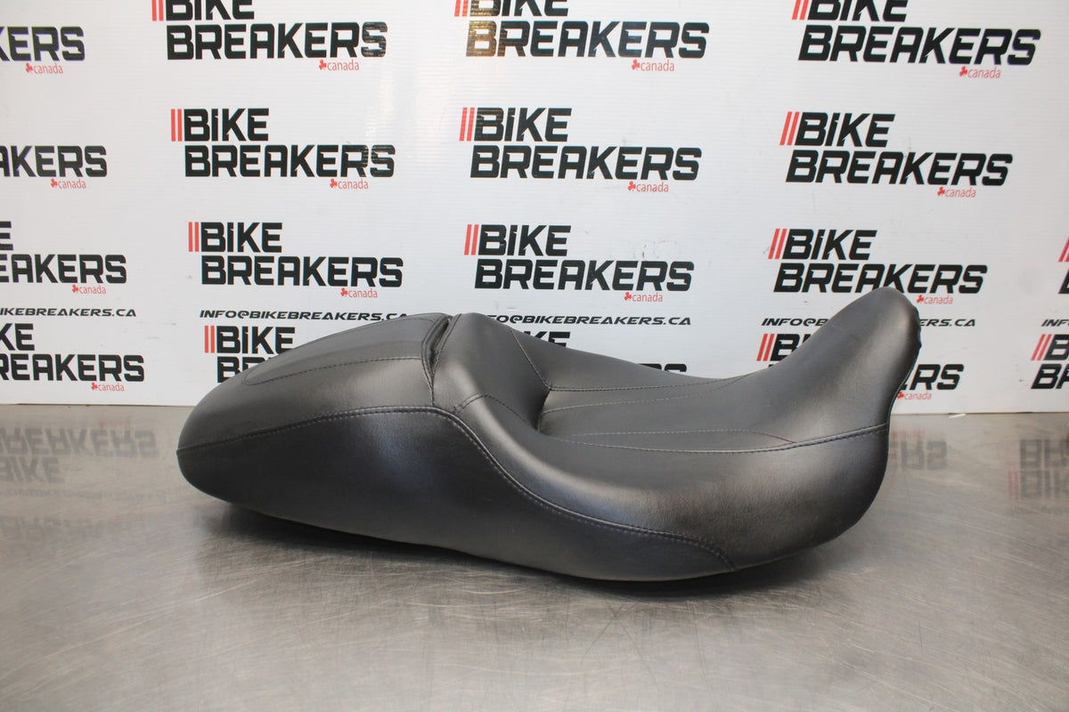 22 HARLEY-DAVIDSON SOFTAIL FRONT REAR SEAT SADDLE  BB859