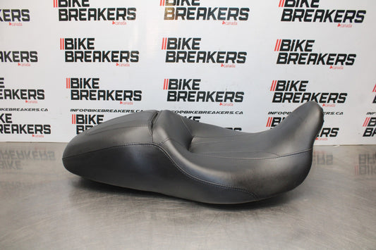 22 HARLEY-DAVIDSON SOFTAIL FRONT REAR SEAT SADDLE  BB859