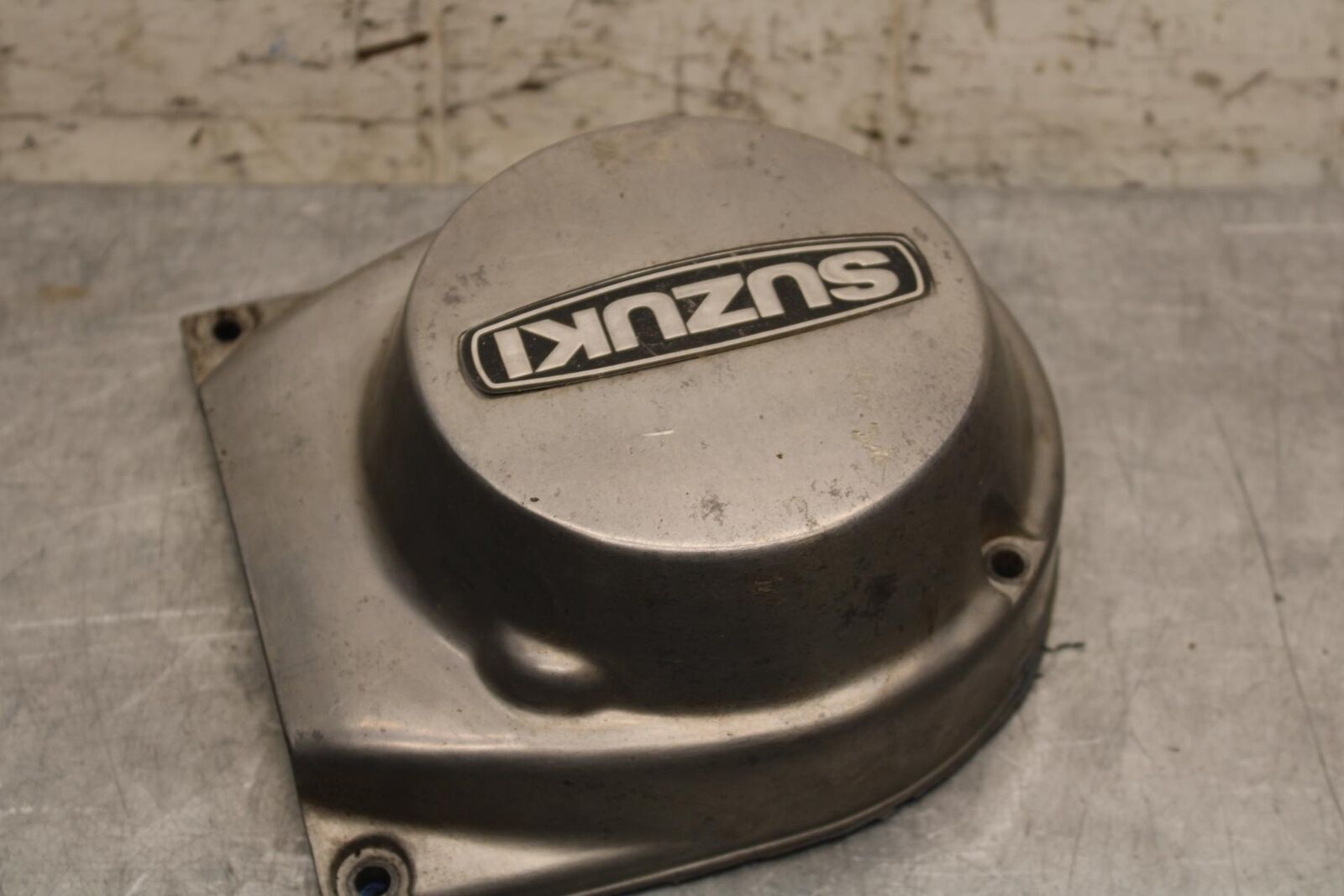 75 SUZUKI GT 550 STATOR MAGNETO ALTERNATOR GENERATOR COVER BB67
