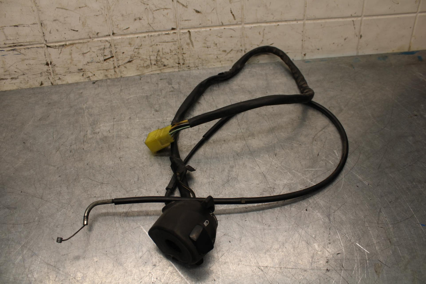  BB5591997 Suzuki Bandit 1200 GSF1200S LEFT CLIP ON HANDLE HORN SIGNALS  BB559