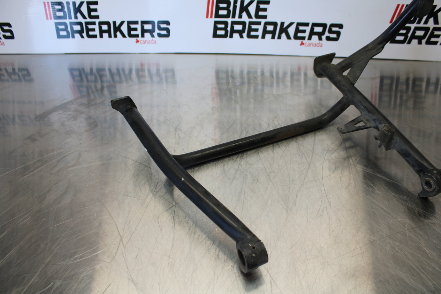 06-12 BMW F800ST CENTER MAIN STAND BB144