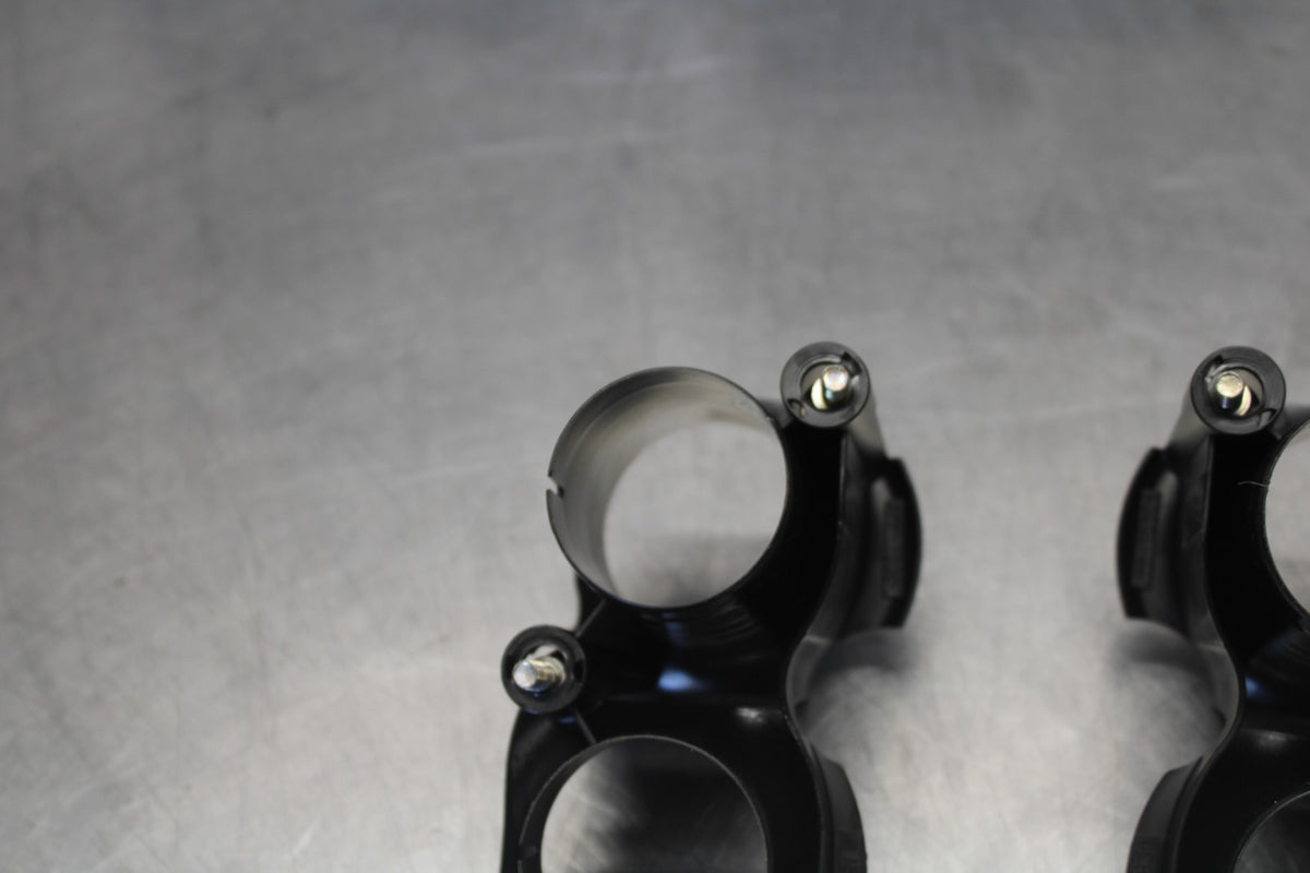18 SUZUKI GSXR750 AIRBOX INTAKE VELOCITY STACKS BB891