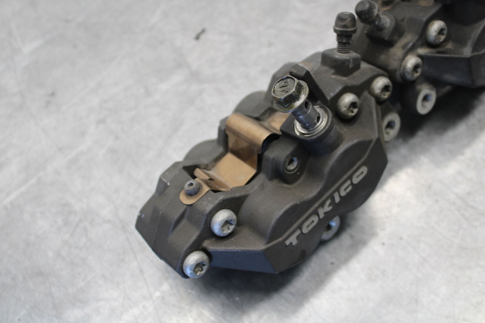 03-07 SUZUKI SV1000S RIGHT LEFT FRONT BRAKE CALIPER SET PAIR CALIPERS BB657