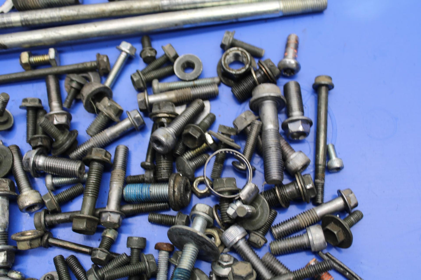 2001 Suzuki GSXR600  BOLTS HARDWARE MISCELLANEOUS SCREWS BB59