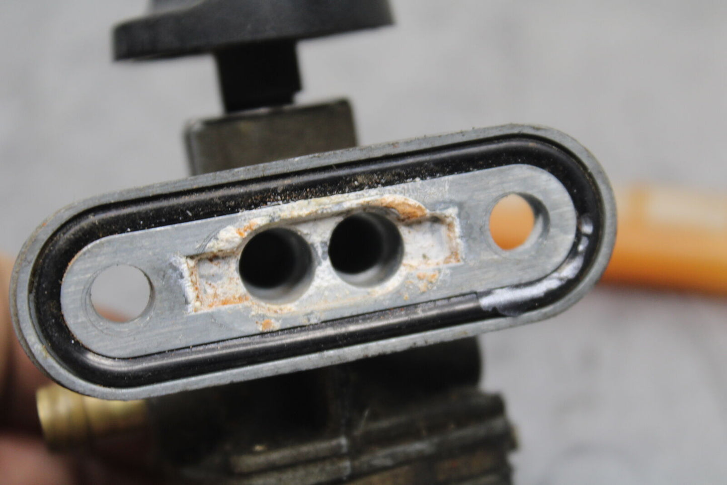 04-05 SUZUKI KATANA 750 GSX750F FUEL GAS TANK PETCOCK SHUT ON OFF VALVE BB110