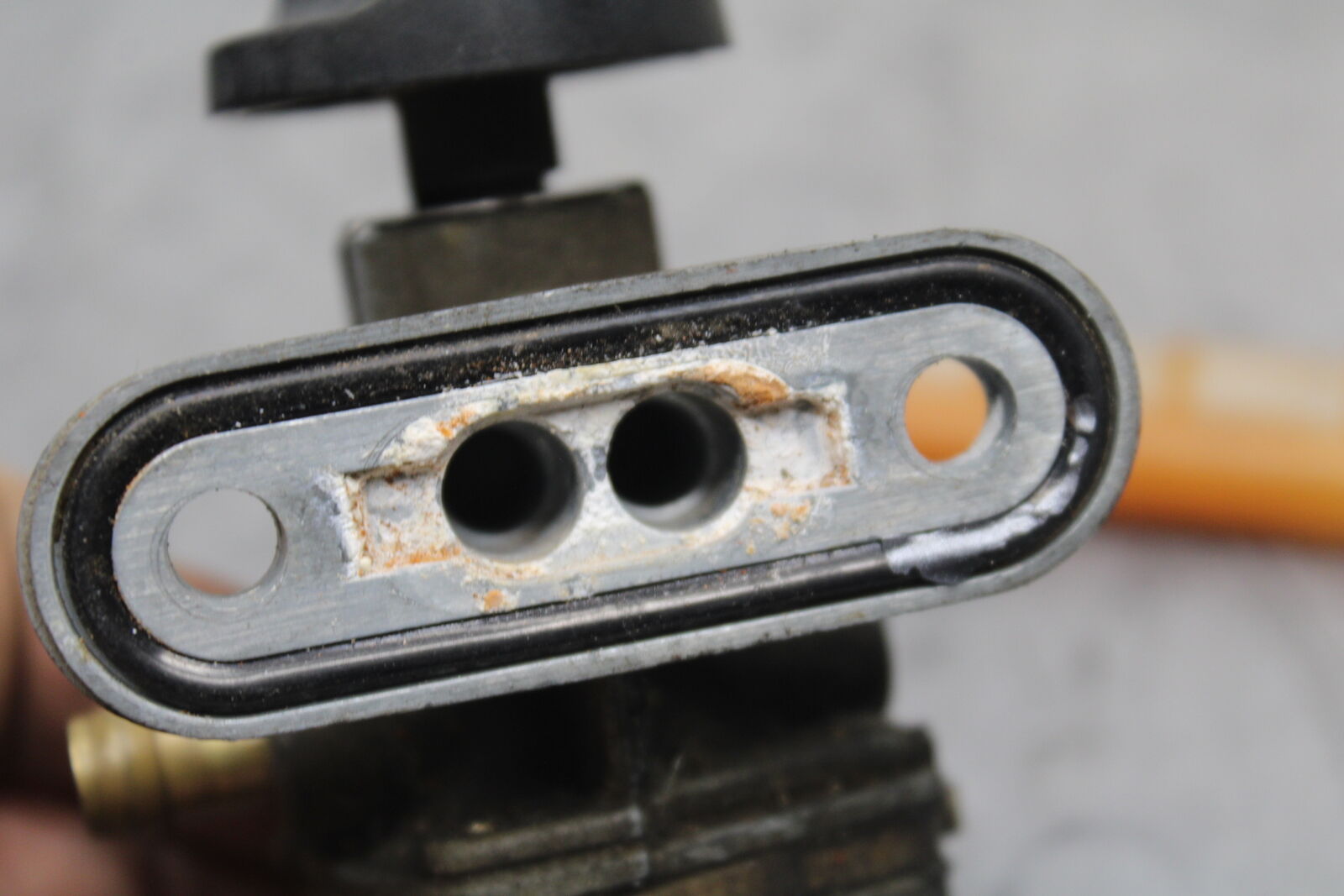 04-05 SUZUKI KATANA 750 GSX750F FUEL GAS TANK PETCOCK SHUT ON OFF VALVE BB110