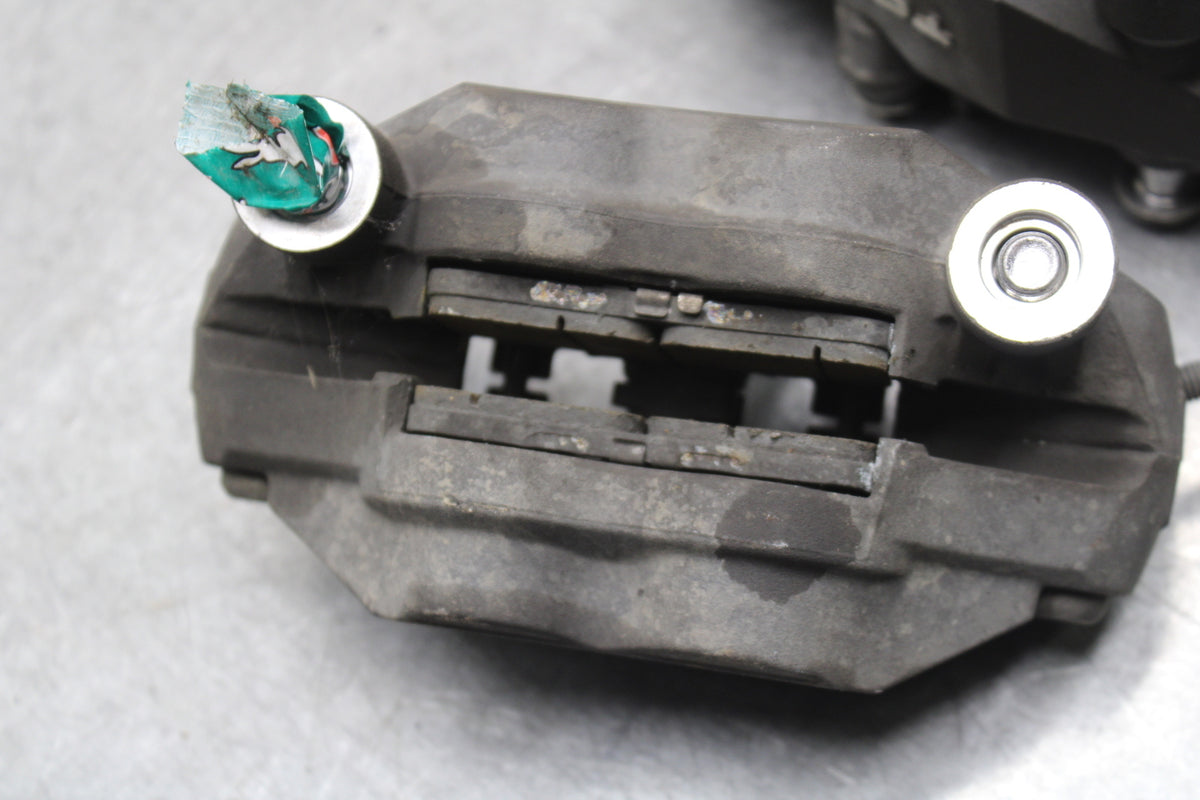 06-07 SUZUKI GSXR750 RIGHT LEFT FRONT BRAKE CALIPER SET PAIR CALIPERS BB670