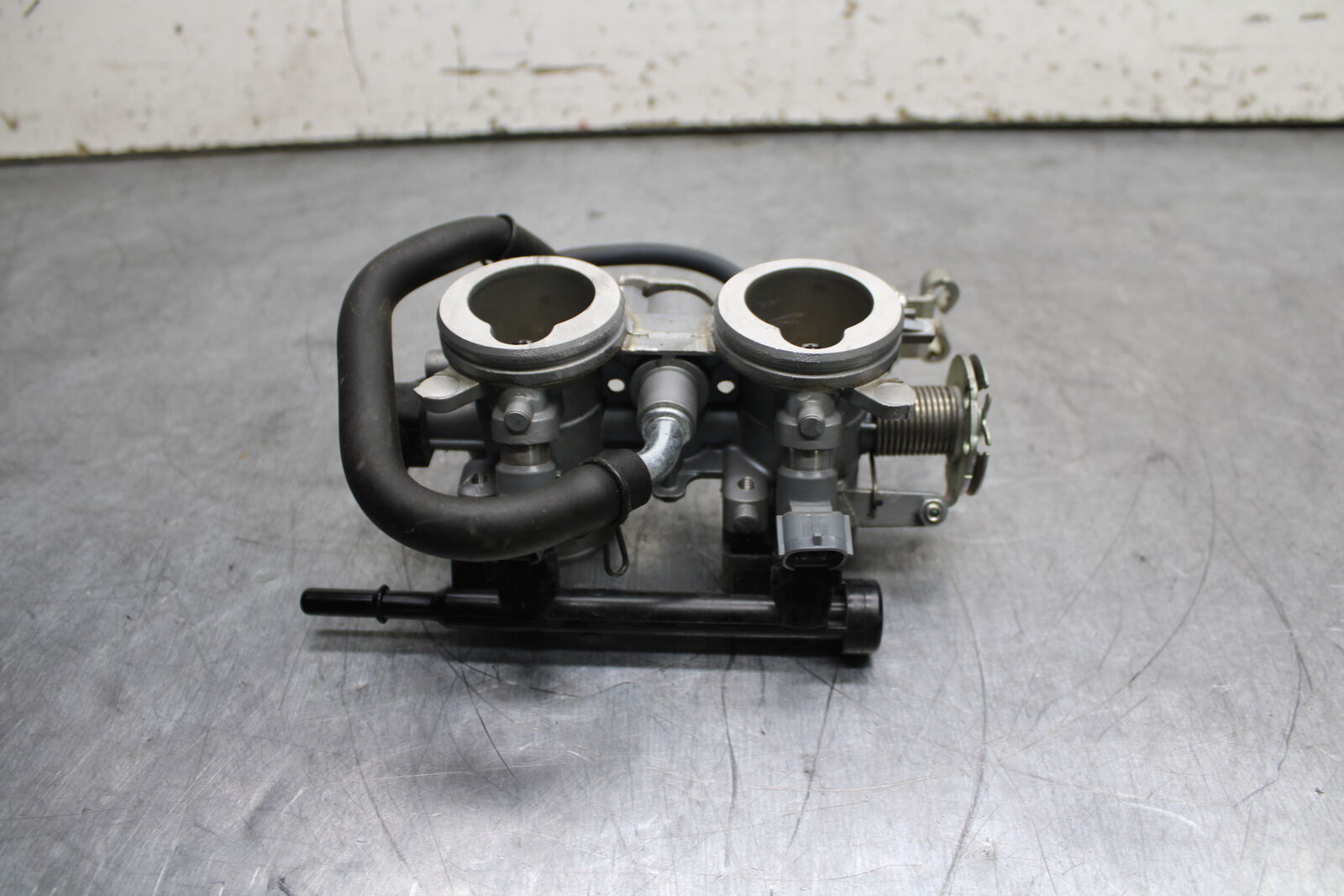 19-22 KAWASAKI Z400 MAIN FUEL INJECTORS / THROTTLE BODIES BB738