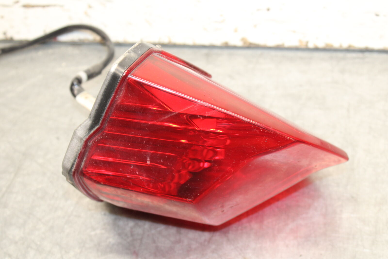 09-15 YAMAHA FZ6R REAR TAIL TAILLIGHT BACK BRAKE LIGHT BB719