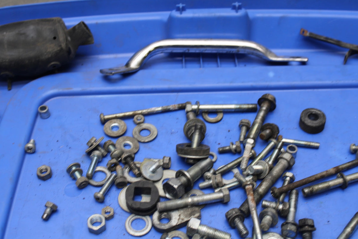 77 SUZUKI GS750 LEFTOVER MOUNTING BOLTS HARDWARE MOTOR SCREWS BB779