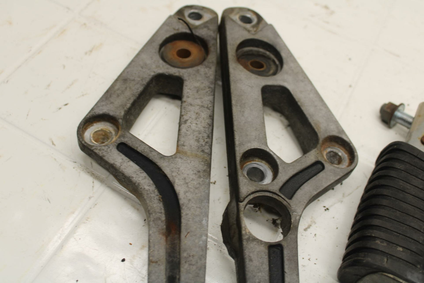 80-83 YAMAHA MAXIM 650 XJ650 FOOT PEG SUPPORTS BB403