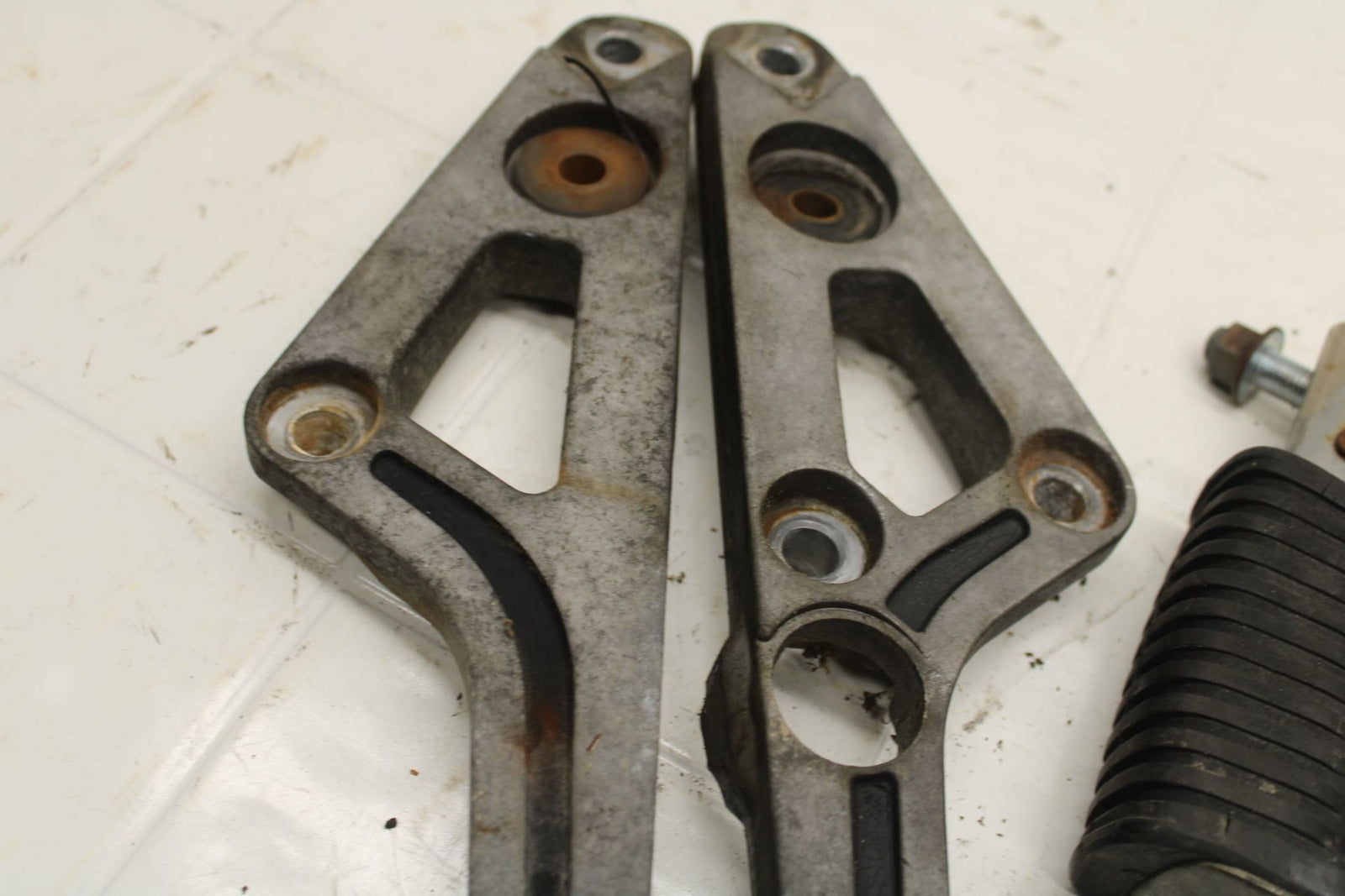 80-83 YAMAHA MAXIM 650 XJ650 FOOT PEG SUPPORTS BB403