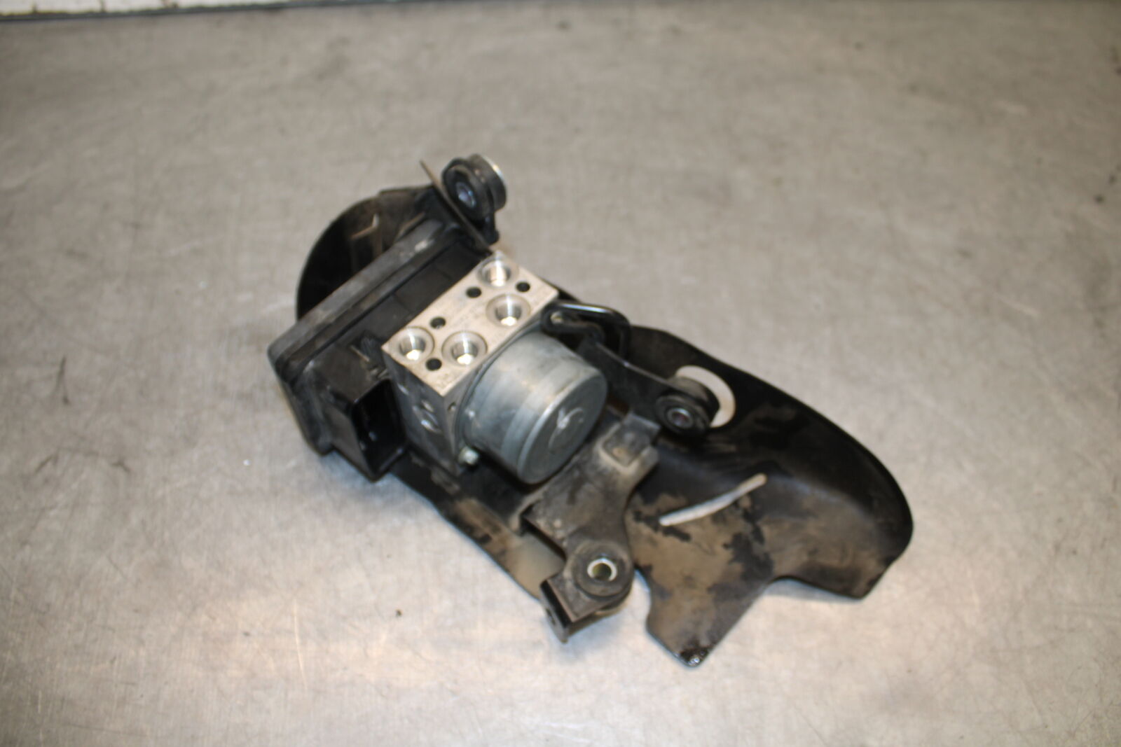 19-23 KAWASAKI NINJA ZX6R ABS PUMP UNIT MODULE BB701