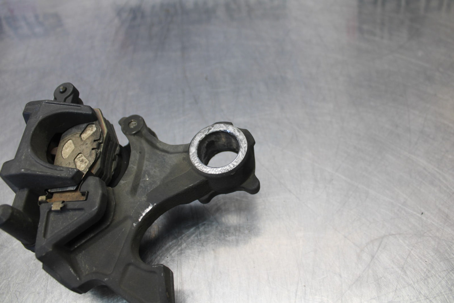 07 SUZUKI GSXR1000 REAR BACK BRAKE CALIPER W MOUNT BRACKET BB770