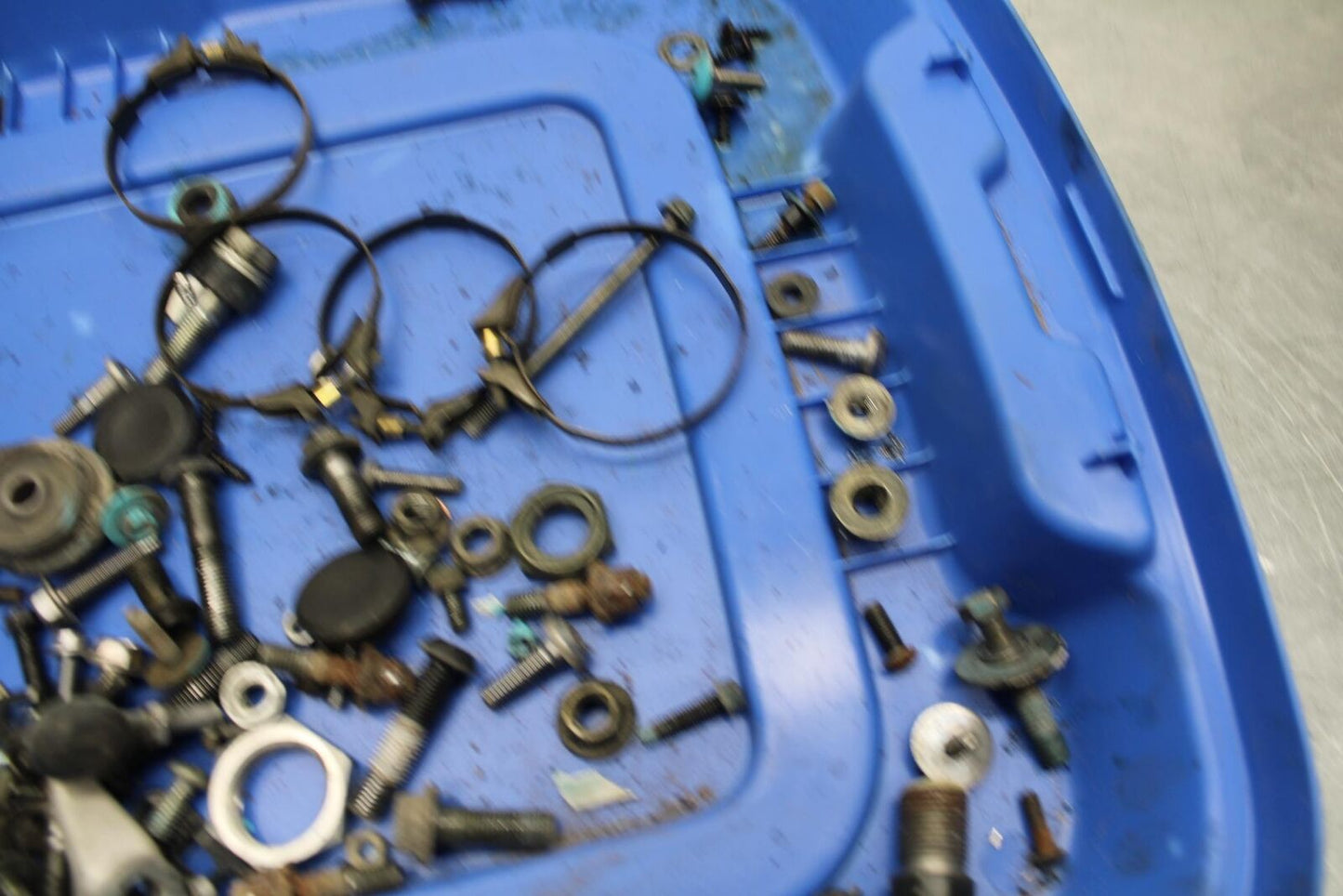 03-04 YAMAHA YZF R6  LEFTOVER MOUNTING BOLTS HARDWARE MOTOR SCREWS BB481
