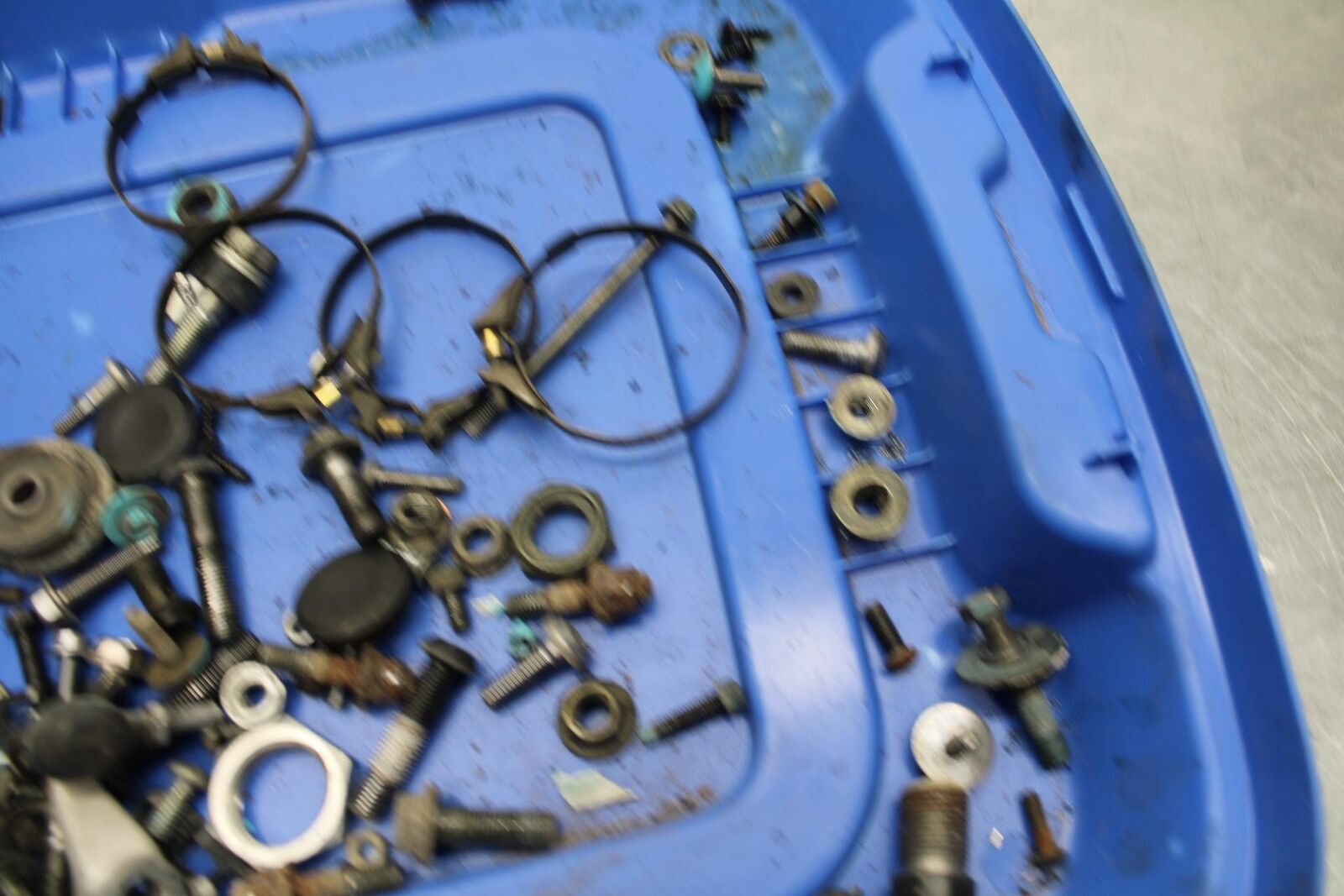 03-04 YAMAHA YZF R6  LEFTOVER MOUNTING BOLTS HARDWARE MOTOR SCREWS BB481