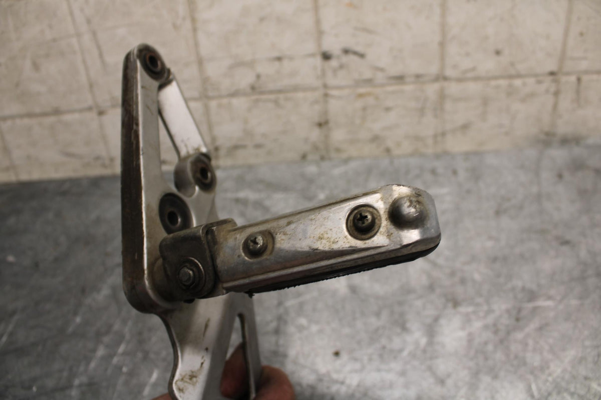 1993 Suzuki GSXR1100W LEFT REARSET REAR SET DRIVER FOOT PEG REST STOP BB46