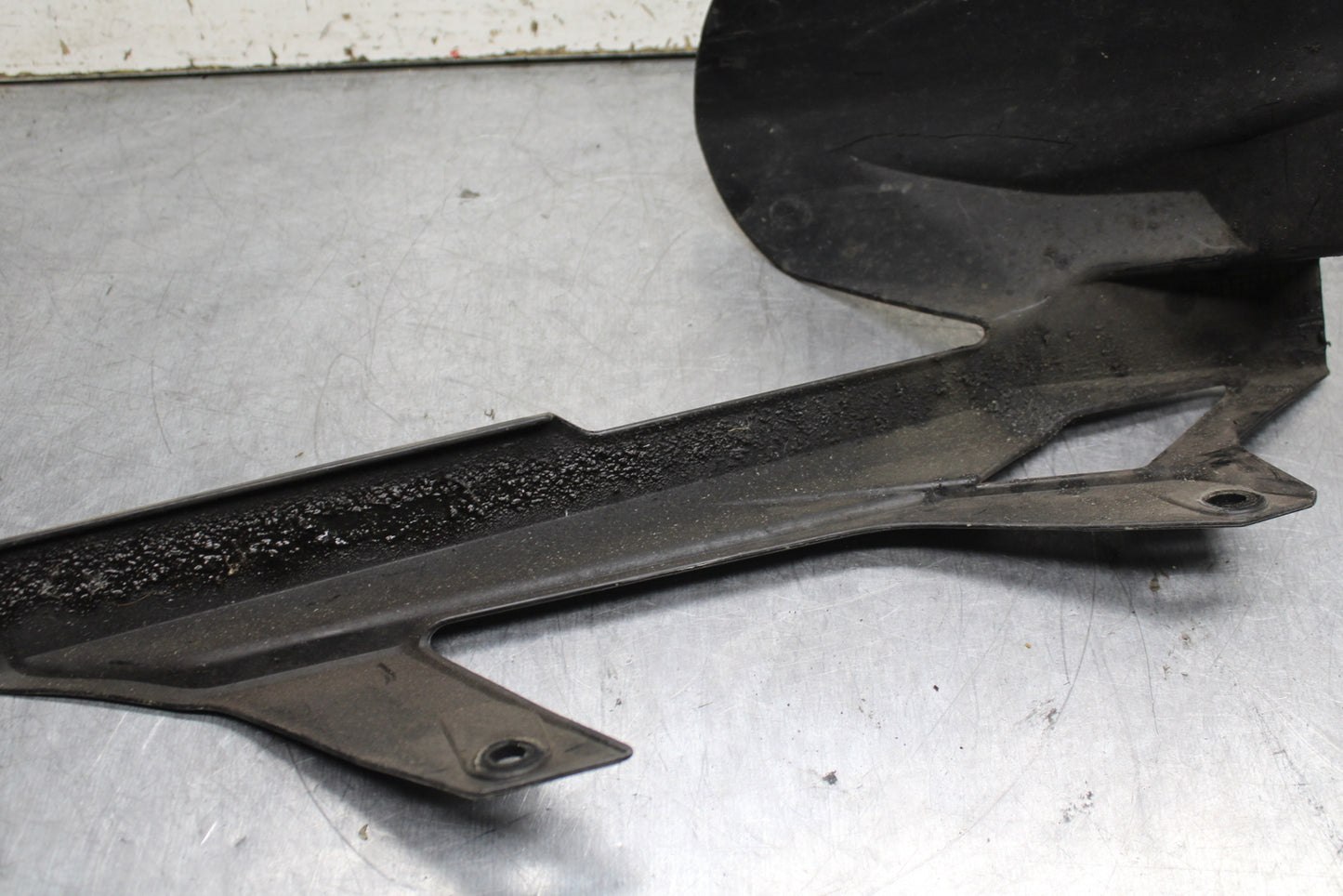 19-22 KAWASAKI Z400 REAR BACK DRIVE CHAIN GUARD COVER SHIELD BB738