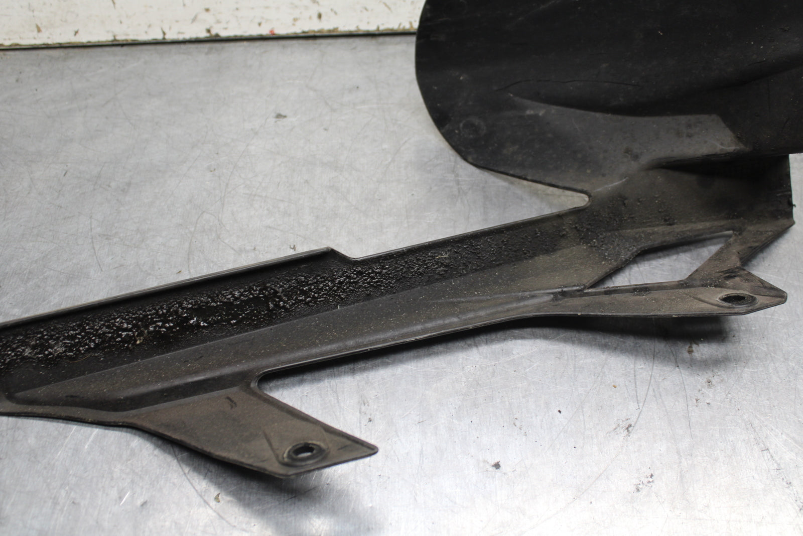 19-22 KAWASAKI Z400 REAR BACK DRIVE CHAIN GUARD COVER SHIELD BB738