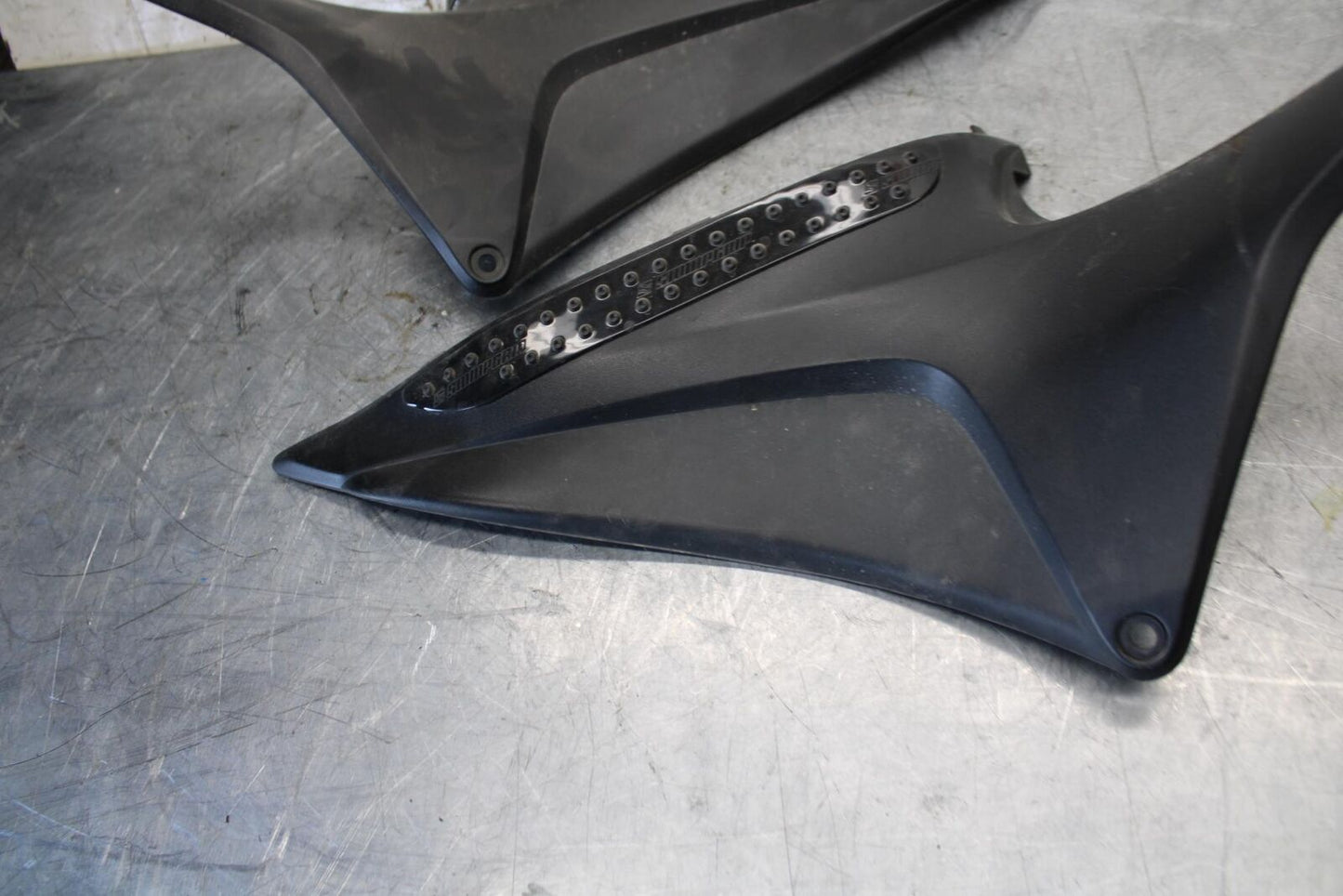 2011 Honda CBR600RR RIGHT LEFT GAS FUEL TANK PANELS COVERS TRIM SET COWLS  BB520
