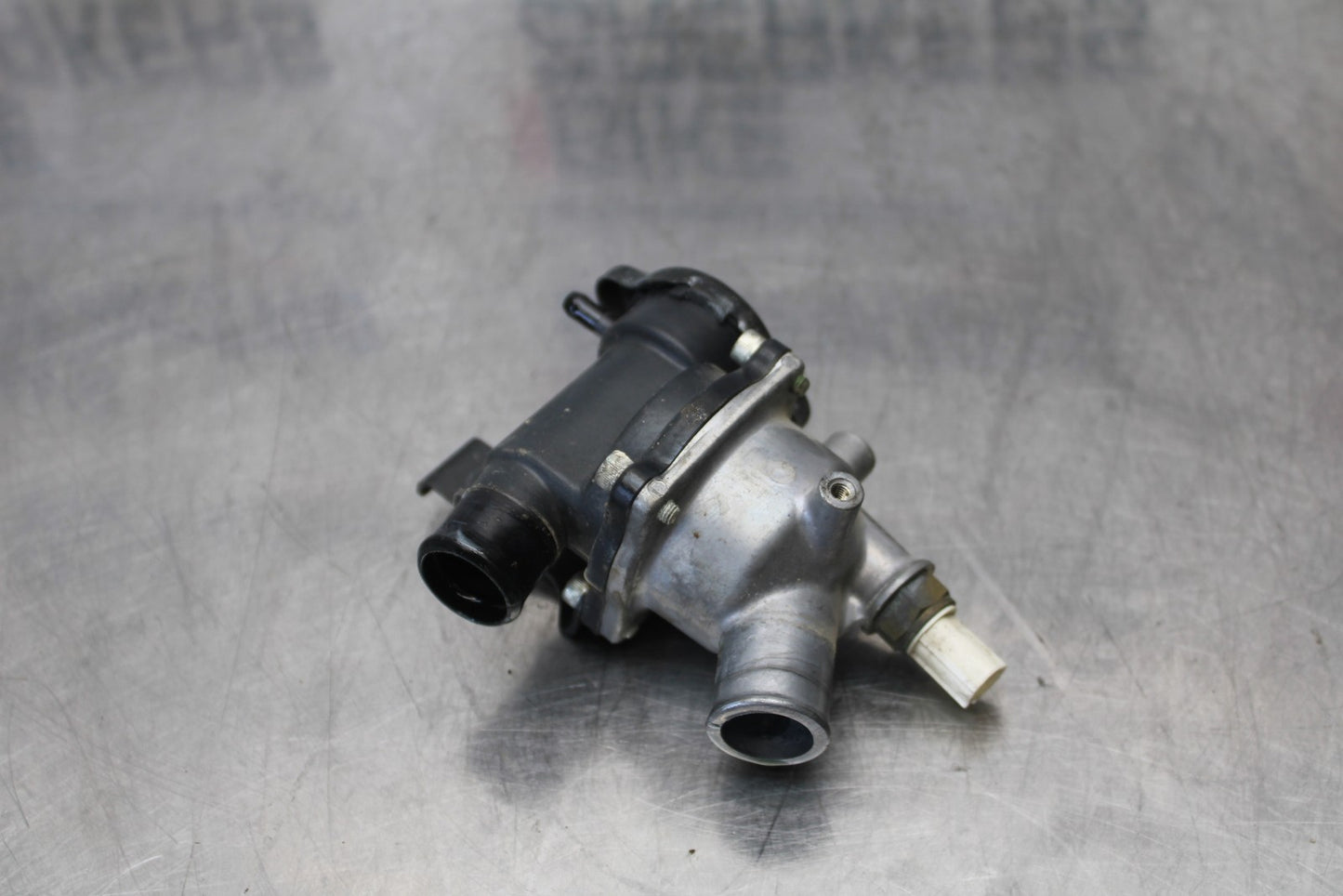 08 KAWASAKI VULCAN 900 THERMOSTAT W HOUSING ASSEMBLY BB184