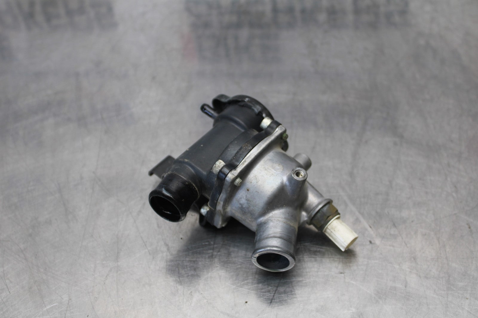 08 KAWASAKI VULCAN 900 THERMOSTAT W HOUSING ASSEMBLY BB184