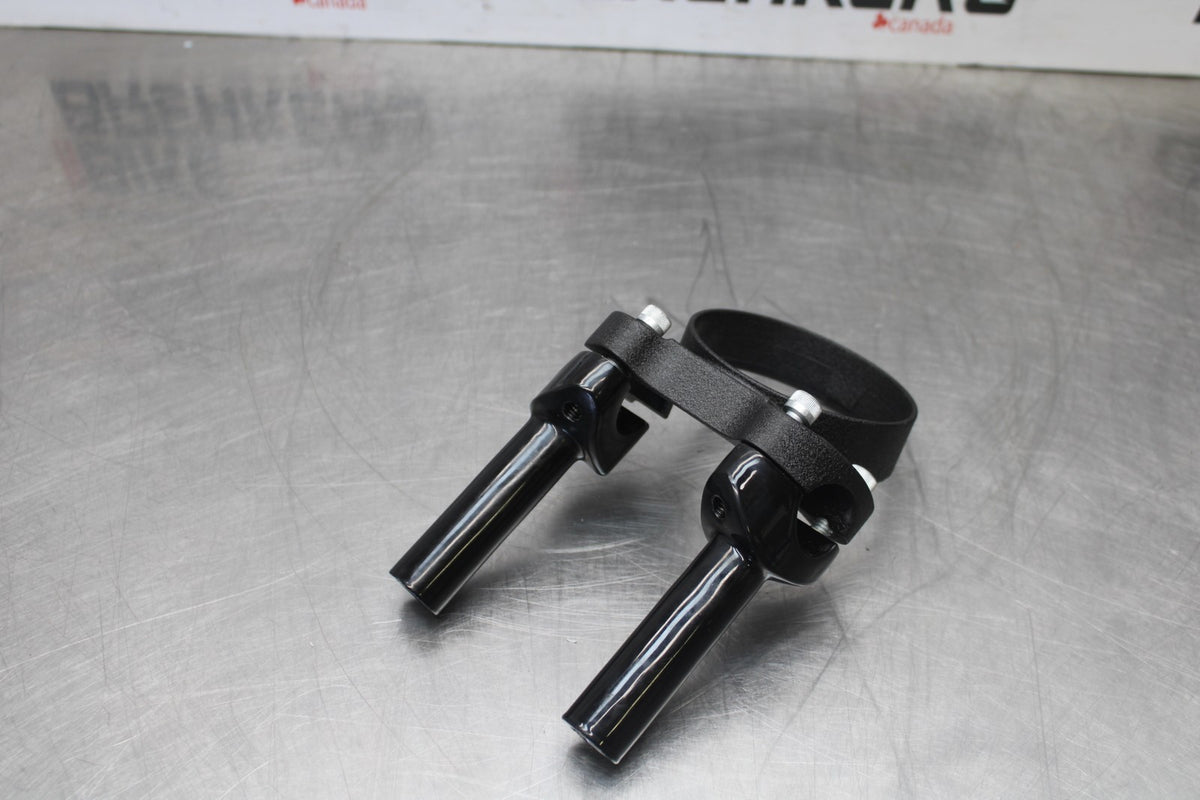 22 HARLEY-DAVIDSON SOFTAIL HANDLEBAR RISERS/ GUAGE HOLDER BB859
