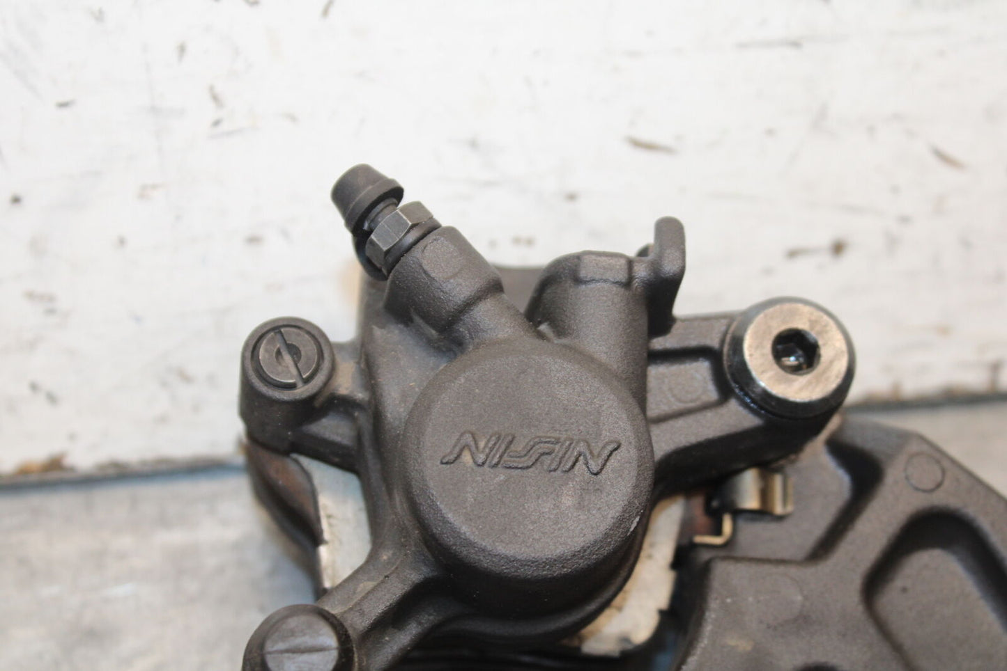 13-18 KAWASAKI NINJA ZX6R REAR BACK BRAKE CALIPER W MOUNT BRACKET BB682