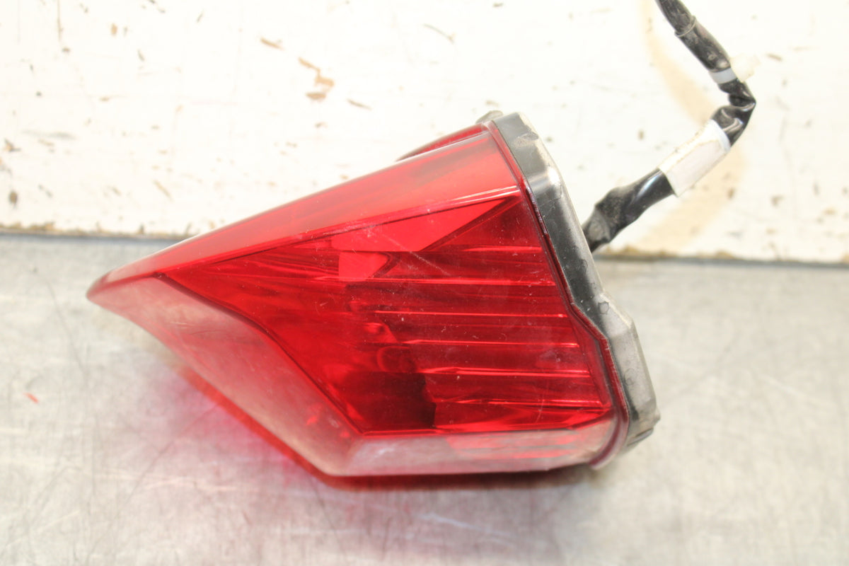 09-15 YAMAHA FZ6R REAR TAIL TAILLIGHT BACK BRAKE LIGHT BB719