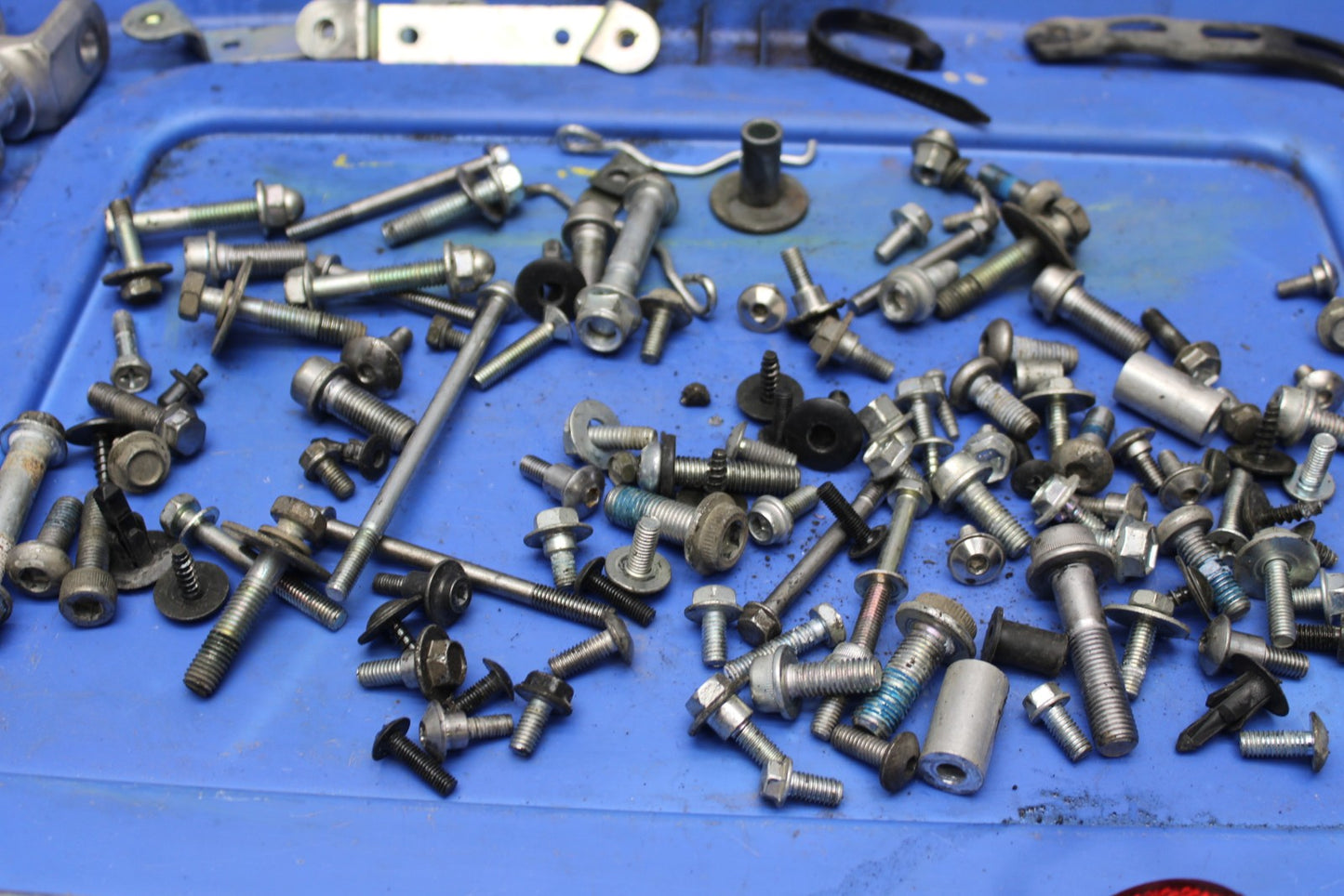 06-07 SUZUKI GSXR 600 MOUNTING BOLTS HARDWARE MOTOR SCREWS BB178