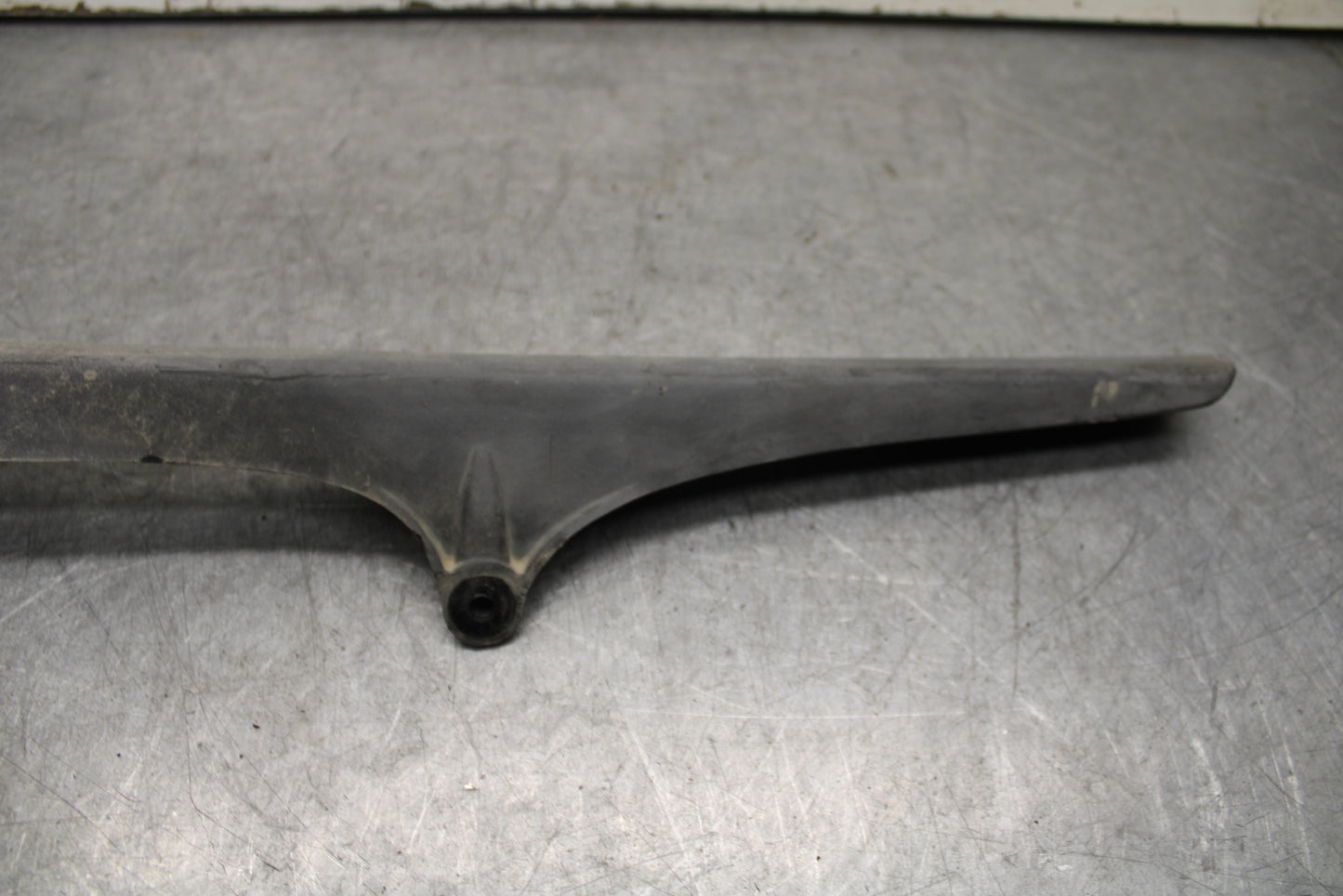 09-11 TRIUMPH DAYTONA 675 REAR BACK DRIVE CHAIN GUARD COVER SHIELD BB652
