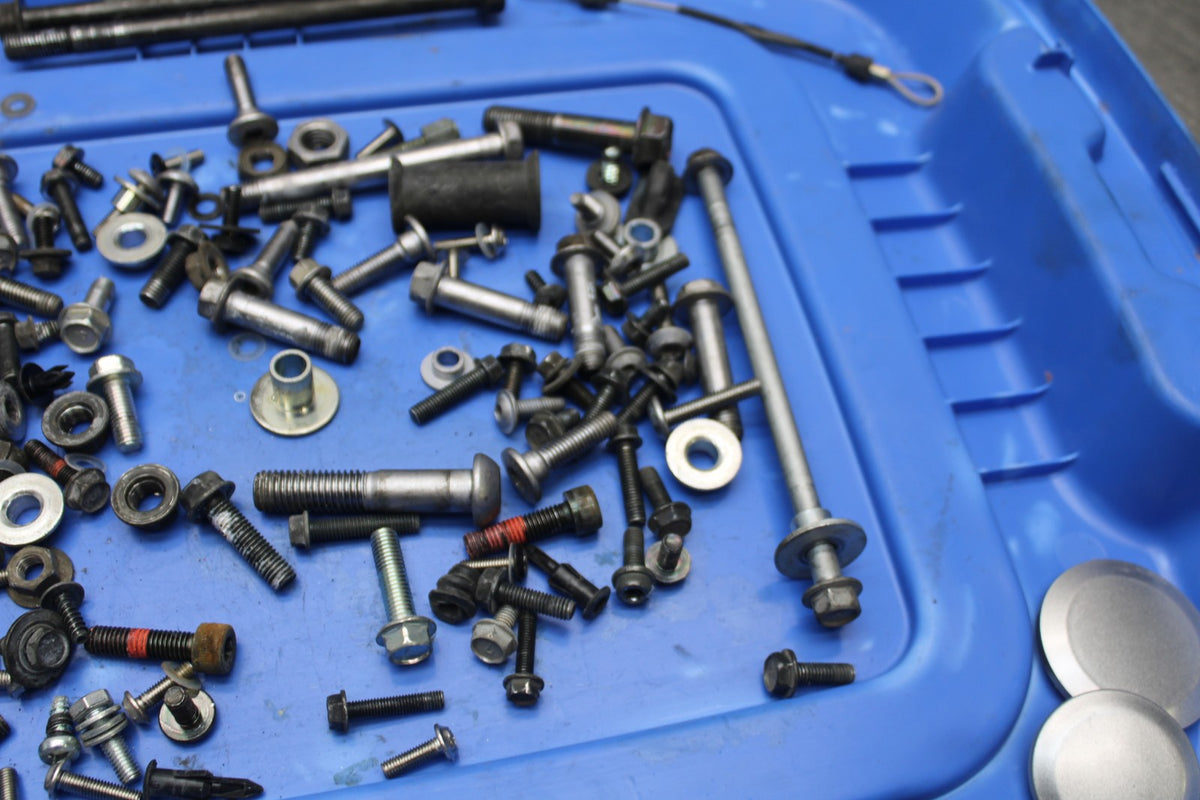 06 KAWASAKI NINJA 650 EX650 BOLTS HARDWARE MOTOR SCREWS BB823