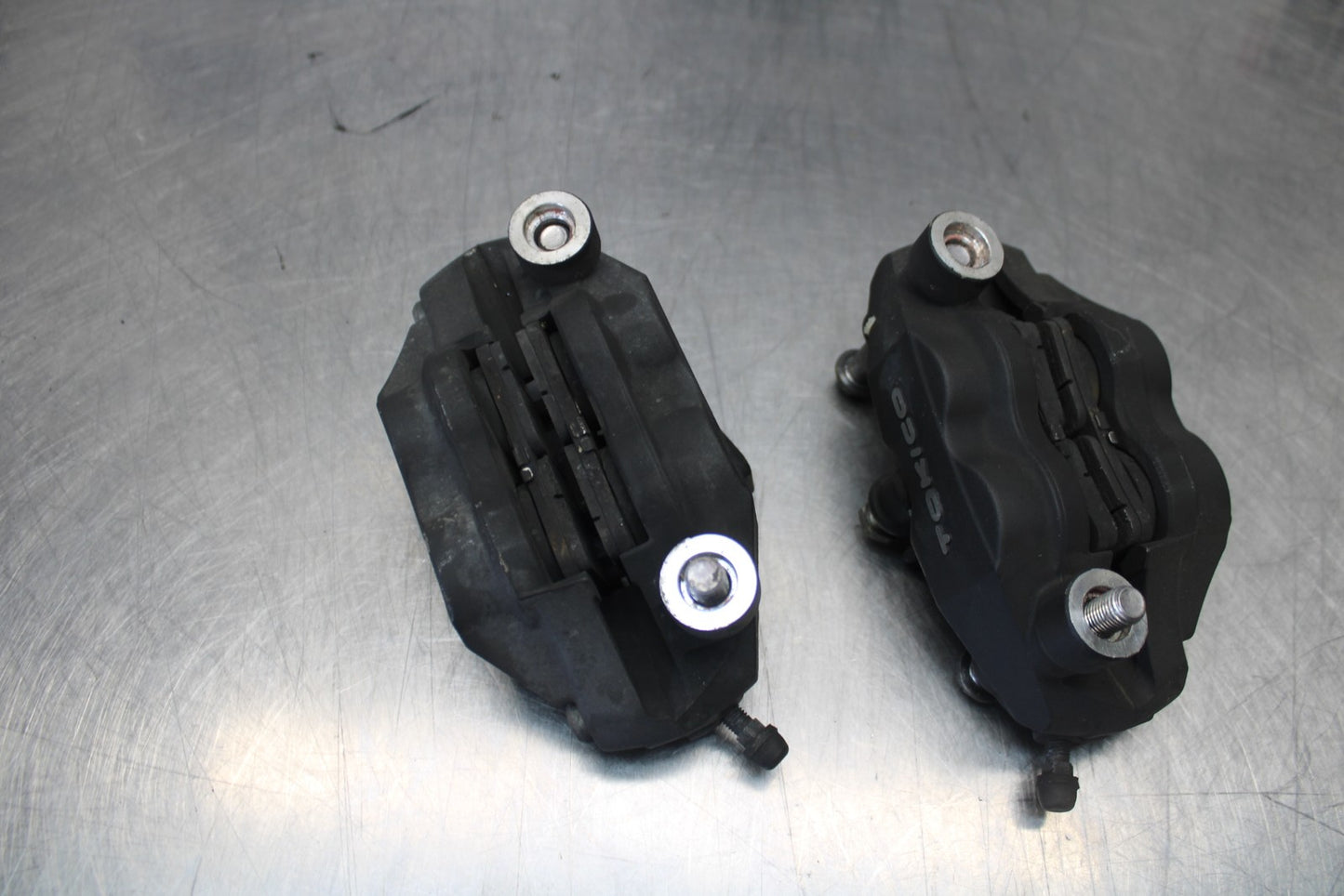 07 SUZUKI GSXR1000 RIGHT LEFT FRONT BRAKE CALIPER SET PAIR CALIPERS BB770
