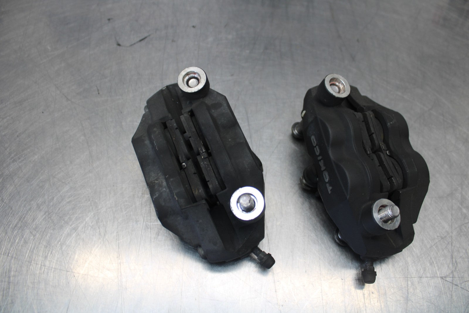 07 SUZUKI GSXR1000 RIGHT LEFT FRONT BRAKE CALIPER SET PAIR CALIPERS BB770