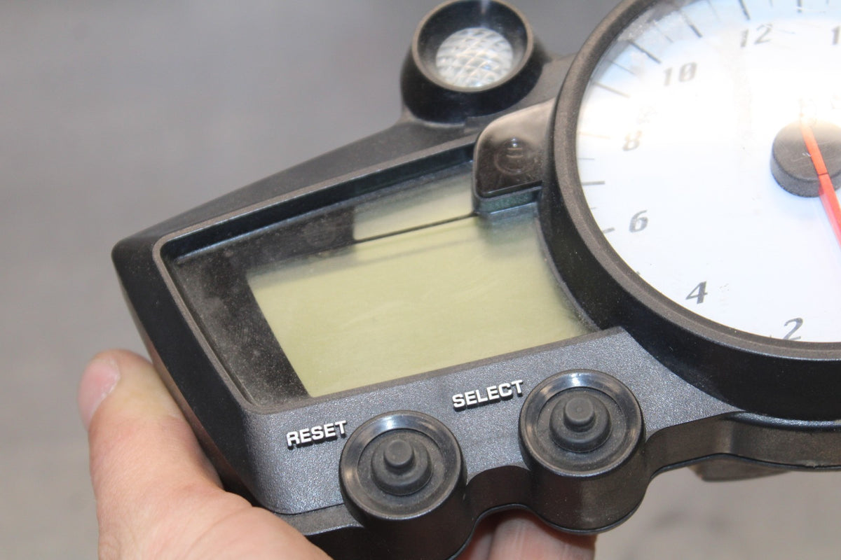 05 YAMAHA YZF R6 SPEEDO TACH GAUGES DISPLAY CLUSTER SPEEDOMETER TACHOMETER BB890