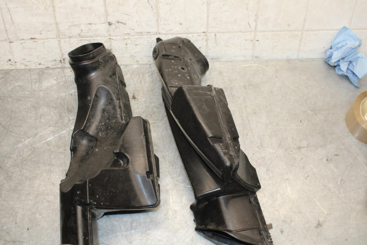 06-07 SUZUKI GSXR600 750  RIGHT LEFT AIR INTAKE DUCTS BB543