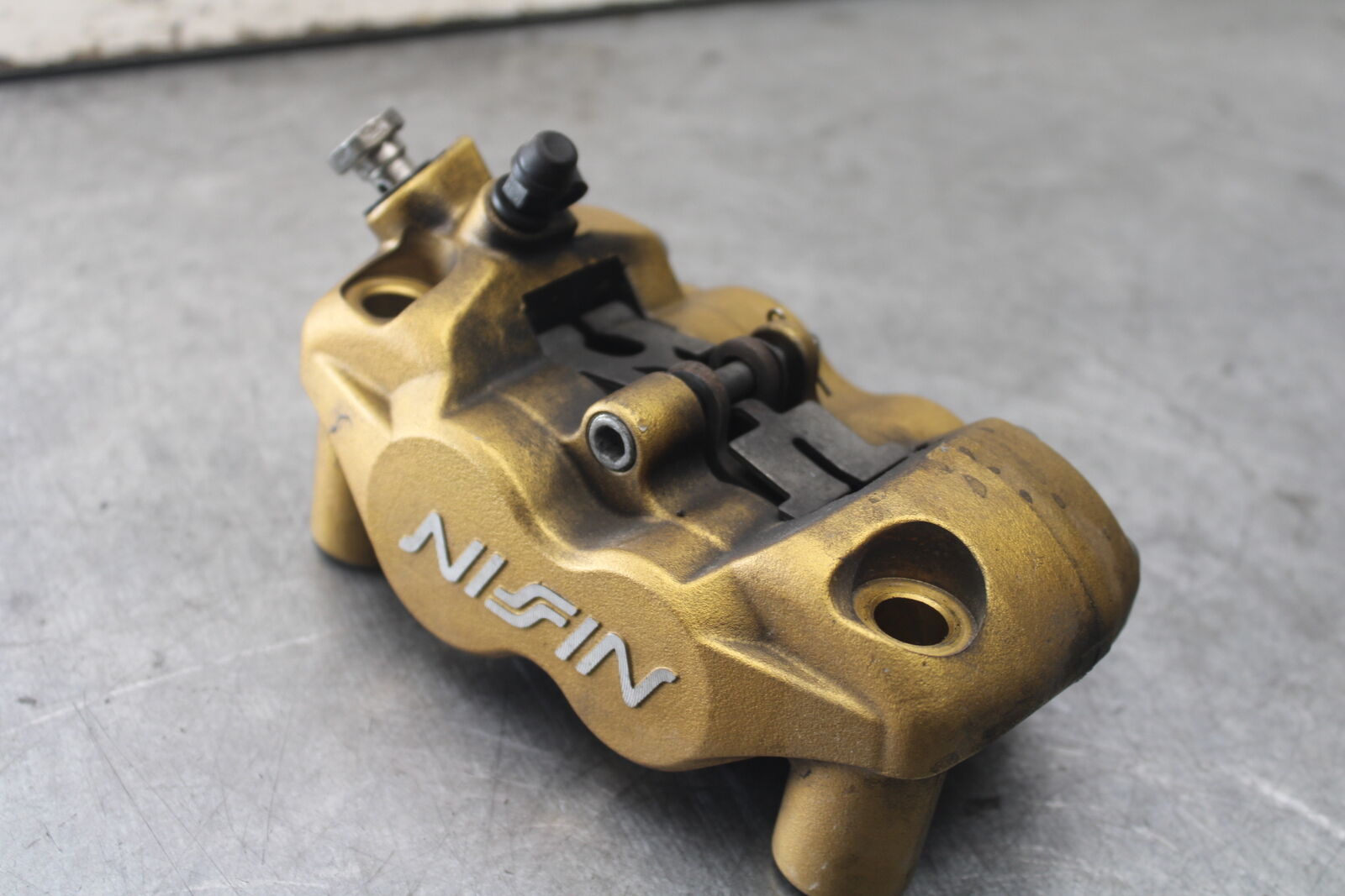 07-08 TRIUMPH DAYTONA 675 RIGHT LEFT FRONT BRAKE CALIPER SET PAIR CALIPERS BB685