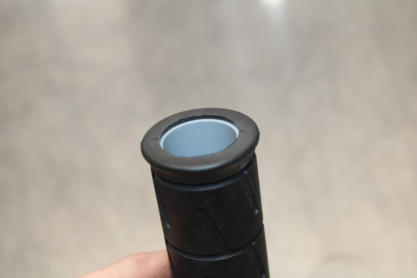 23-24 KAWASAKI NINJA ZX14R NEW!! THROTTLE CABLE LINE HOUSING GUIDE BB153