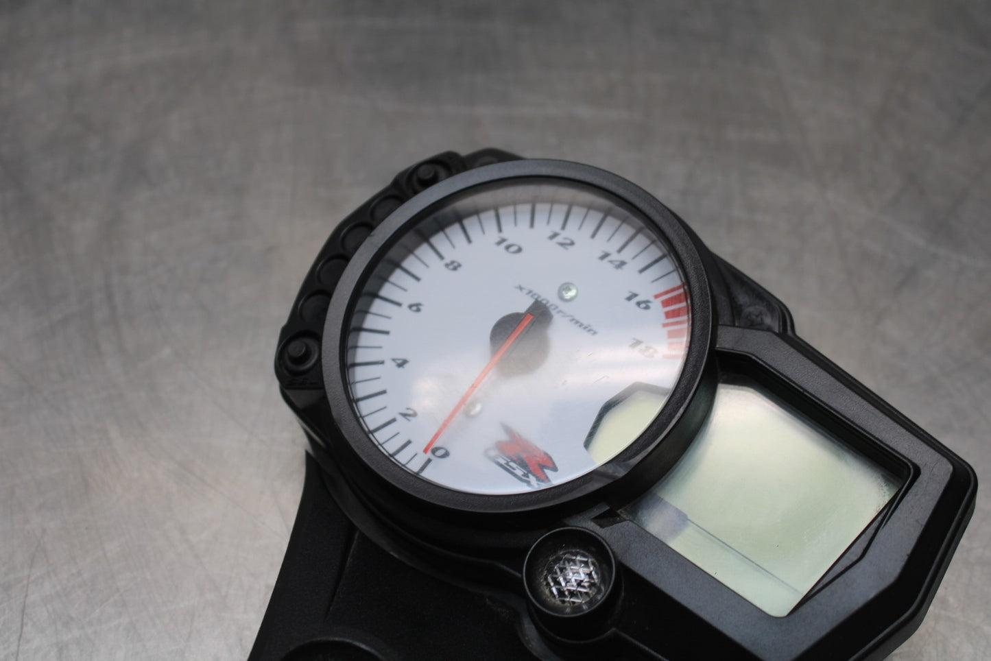 06-07 SUZUKI GSXR 600 SPEEDO GAUGES DISPLAY CLUSTER SPEEDOMETER TACHOMETER BB178