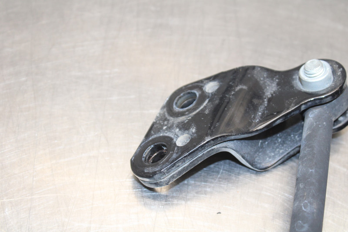 09 HARLEY-DAVIDSON SPORTSTER 1200 XL1200C ENGINE MOUNT MOTOR BRACKET BB776