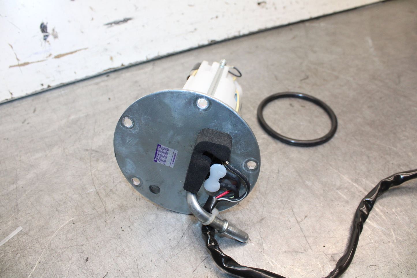 13-18 KAWASAKI NINJA ZX6R FUEL PUMP GAS PETROL SENDER UNIT 49040-0023 BB666