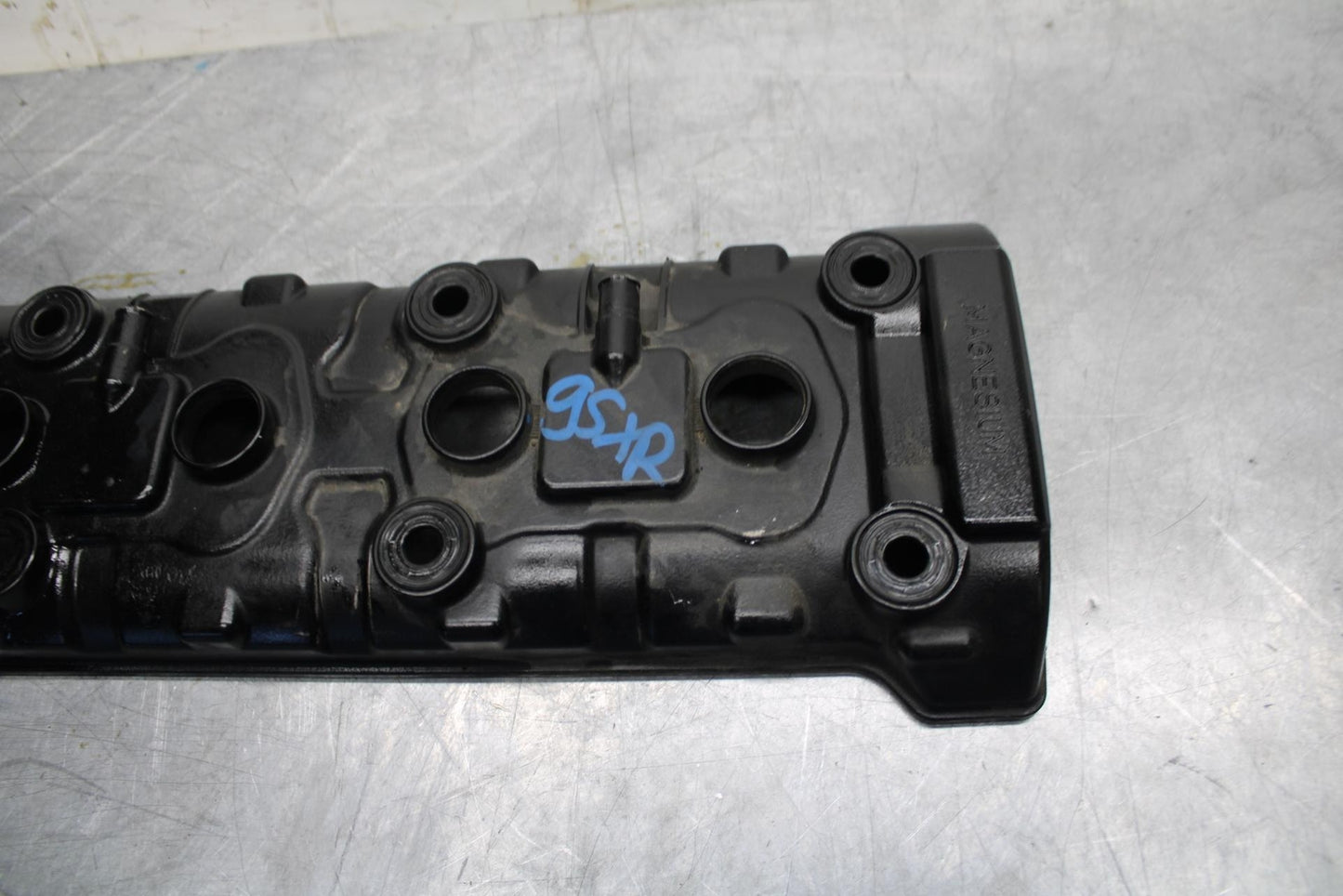04-05 SUZUKI GSXR600 ENGINE TOP END CYLINDER HEAD COVER 11171-29G00 BB329